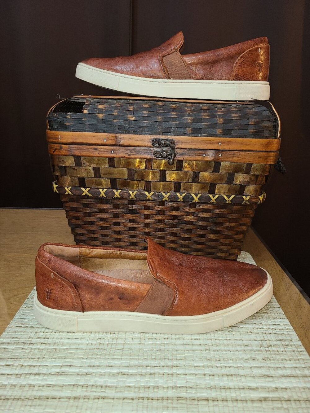 Women’s Frye Ivy Cognac – Oyster Color Leather Slip On Comfort Loafer Shoe 8.5M